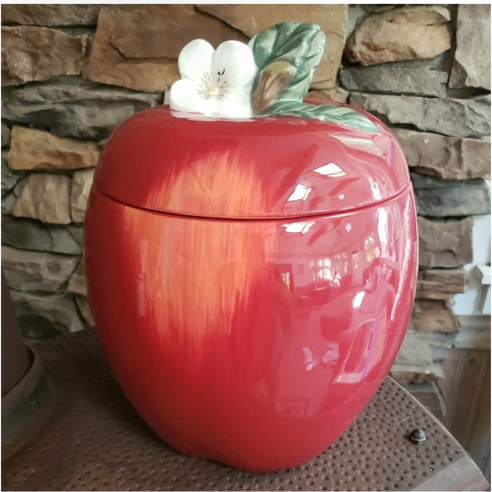 Vintage Pfaltzgraff Red Delicious Apple Cookie Jar